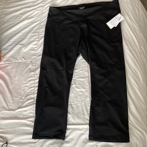 NWT. Old Navy Black. Active Cropped Bottoms. Size: 2X